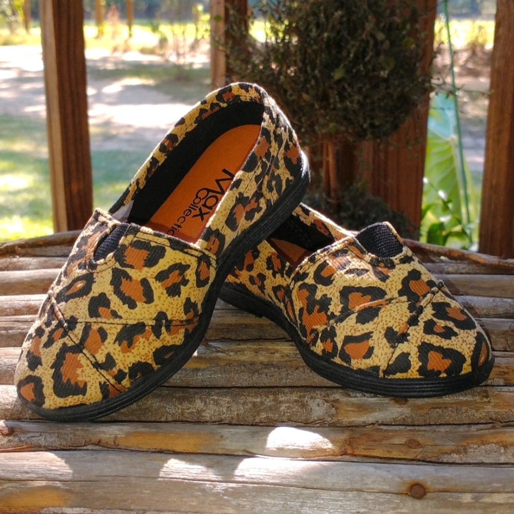 Max Collection Leopard Print Slip on Shoes Girls Size 8